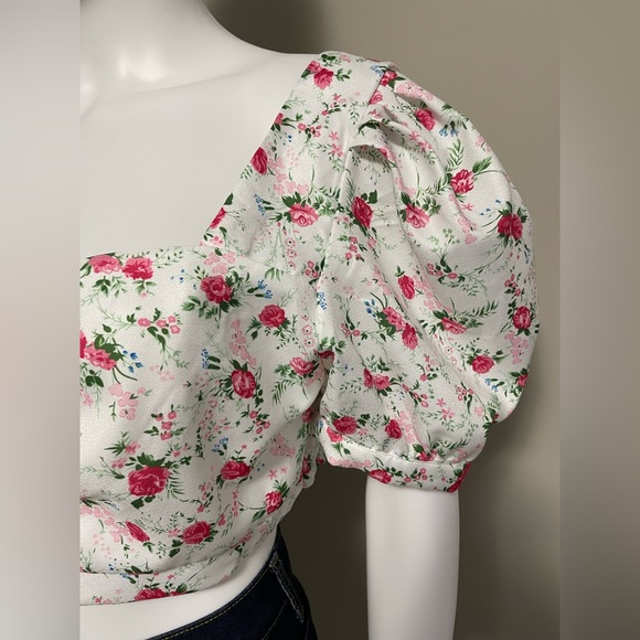 Lulu’s Floral Print Puff Sleeve Crop Top - Picture 4 of 7